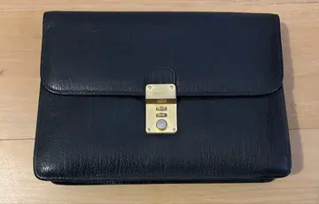 블랙 가죽 클러치백 플랩식