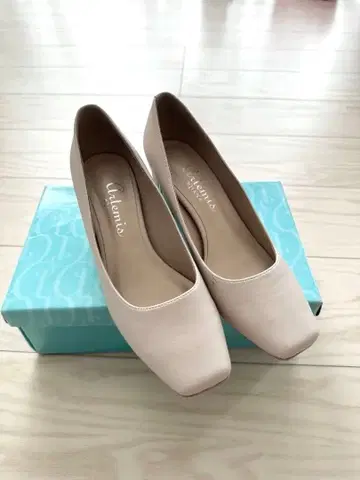 artemis by DIANA 스퀘어토 펌프스 청키힐 페이지