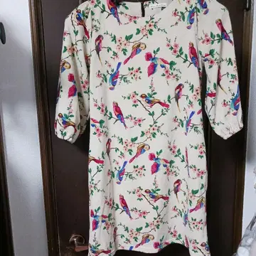 쓰리포타임의 새와 꽃 프린트 오부 소매 튜닉