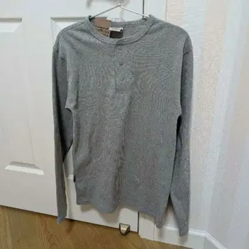 미사용 새상품 AVIREX 그레이 헨리넥 긴팔 티셔츠 M