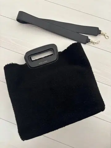 PELLICO 블랙 토트백 펠리코