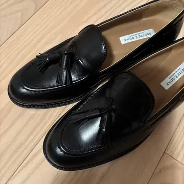 오데뜨 앤 오딜 가죽 태슬 로퍼 블랙 브라운