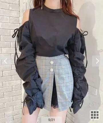 amerge 오픈 숄더 볼륨 블라우스