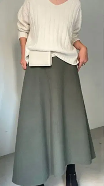 에부르 ebure 럭스 멜톤 트라페즈 플레어 스커트