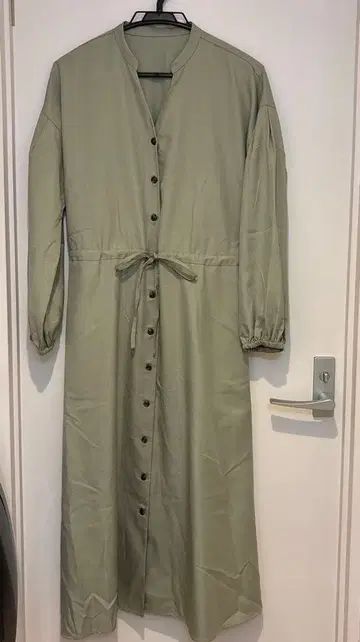 올리브 그린 버튼 롱 원피스