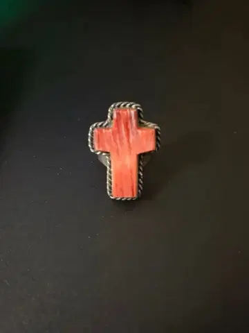 가와구치진 착용 십자가 반지