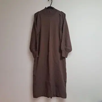 차오패닉 브라운 터틀넥 니트 원피스 리브 절개