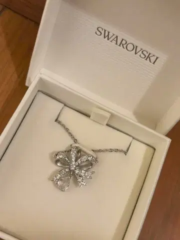 SWAROVSKI 스와로브스키 리본 목걸이