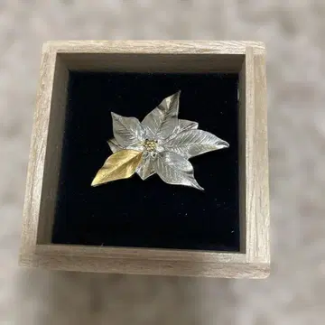 전통 공예품 NOUSAKU 노사쿠 포인세티아 주석 브로치