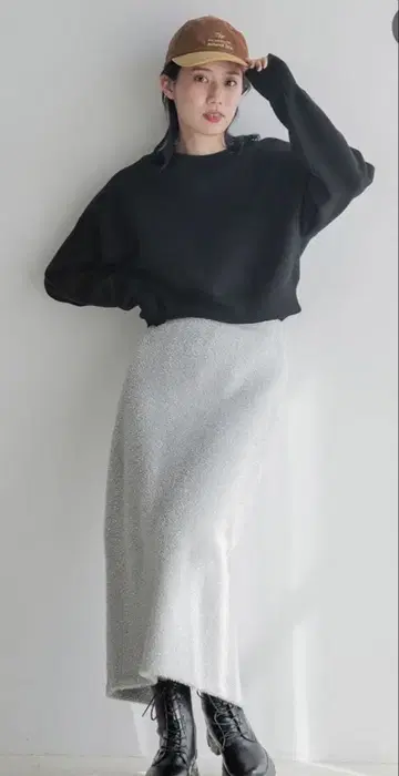 미사용 새상품 LOWRYS FARM 샤기 라메 타이트 스커트