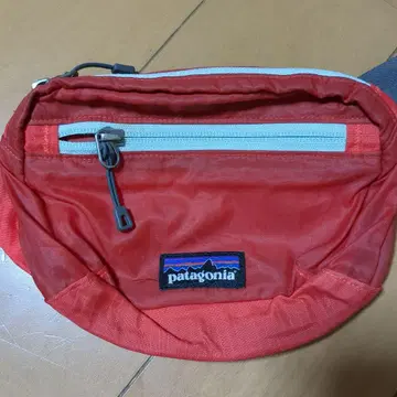 patagonia 바디백 빨간색