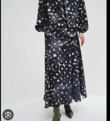 신상 HERALBONY 새틴 스커트 [ (무제) (원형) ]