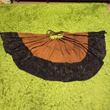 프릴이 달린 브라운 블랙 스커트 랩 스커트