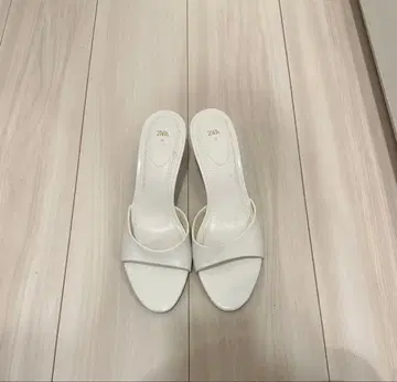 ZARA 화이트 뮬 중굽
