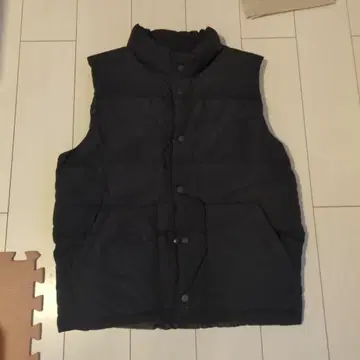 블랙 나일론 소재 다운 베스트 M 사이즈 GU