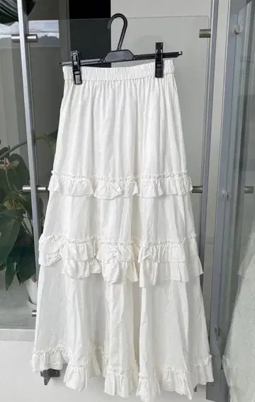 프릴 캉캉 스커트 아리 바이 더블 클로젯