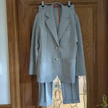 레지나 로만티코 그레이 자켓과 팬츠 셋업