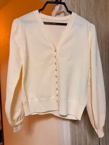 아이보리 V넥 가디건