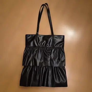 [ 미사용 새상품 ] 프릴 달린 블랙 토트백 경량