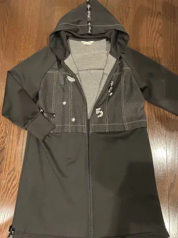 슈퍼 뷰티 비쥬 장식 블랙 롱 후드티