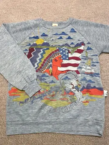 네이티브 프린트 80s 맨투맨