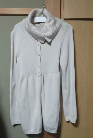 23구 베이지 터틀넥 가디건