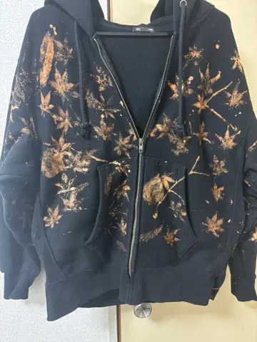 잎 프린트 블랙 집업 후드티