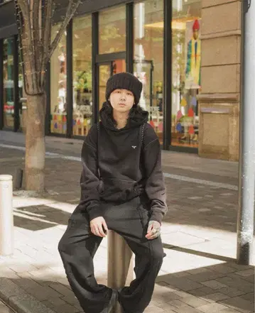 미사용 새상품 BlessU 크롭 후디 블랙 M 사이즈