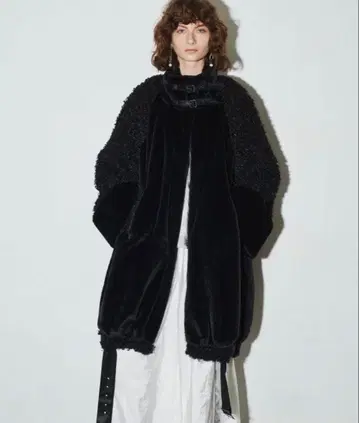 LABELLEETUDE 가죽 벨트 볼륨 보아 BIG 자켓 블랙