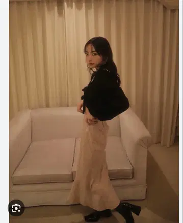 멜트 더 레이디 글로시 머메이드 스커트