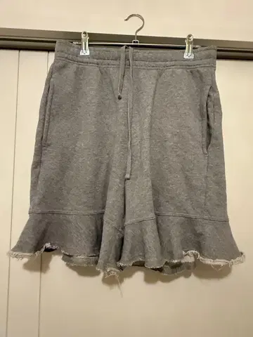 JW A nde rson 프릴 밑단 그레이 숏팬츠