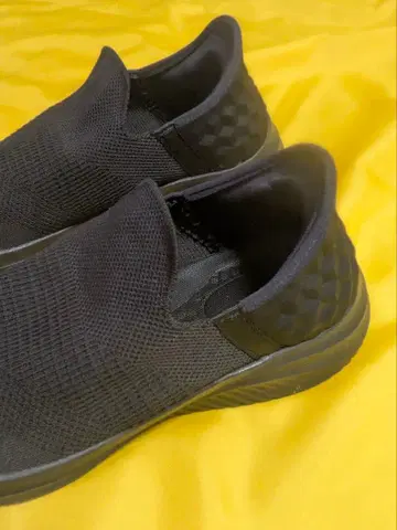 새상품급 스케쳐스 슬립인즈 스니커즈 블랙 27cm