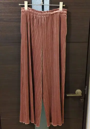 미사용 새상품 플리츠 벨로아 팬츠 BC_STOCK