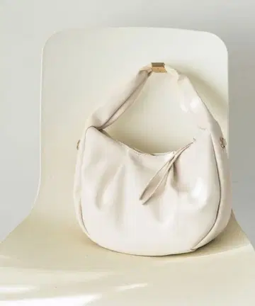 apart by 원숄더 장식 백