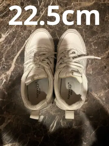 화이트 통굽 스니커즈