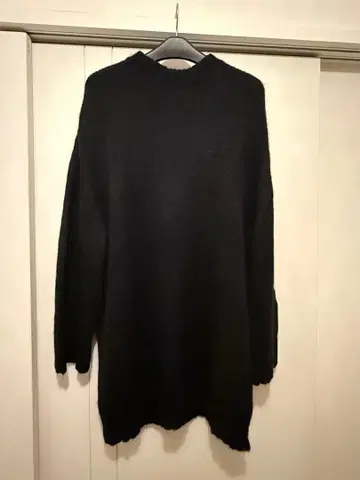 JW ANDERSON 블랙 오버 사이즈 스웨터