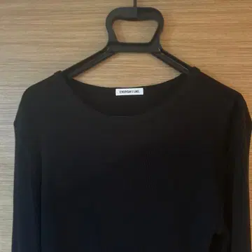 두즈엠 EVERYDAY I LIKE. 블랙 긴팔 상의