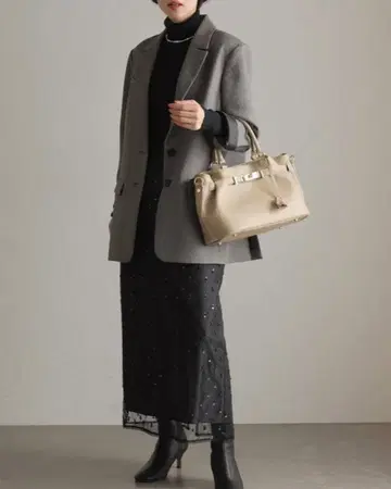 La Totalite 스팽글 비쥬 블랙 타이트 스커트