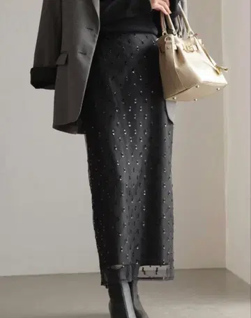 La Totalite 스팽글 비쥬 블랙 타이트 스커트