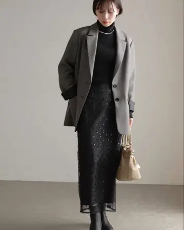 La Totalite 스팽글 비쥬 블랙 타이트 스커트