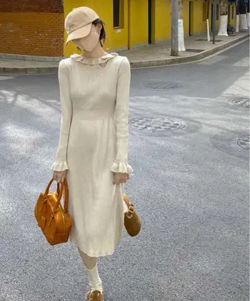 한국 프릴 장식 버튼 스웨터 드레스 새상품급 즉시 구매 우선