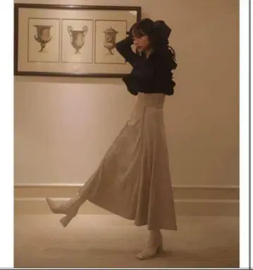 melt the lady 프론트 후크 플레어 스커트