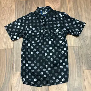 도트 무늬 반팔 셔츠