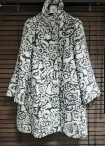 스터닝 루어 코트