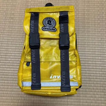 중고품 INVICTA trademark 옐로우 컬러 백팩 백팩