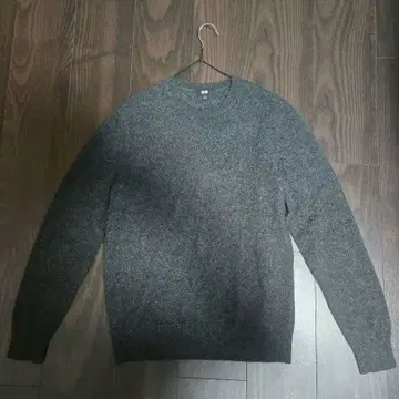 유니클로 캐시미어 100 스웨터 차콜 그레이 M 남성용 새상품급