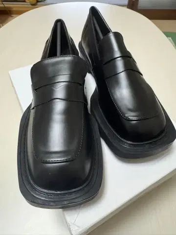 블랙 가죽 로퍼