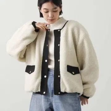 그레디 브릴리언트 보아 도트 단추 크루넥 블루종