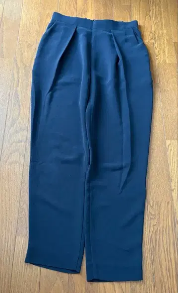 Liesse 턱 팬츠 네이비 사이즈 4