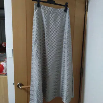 기하학 패턴 실버 그레이 롱 플레어 스커트